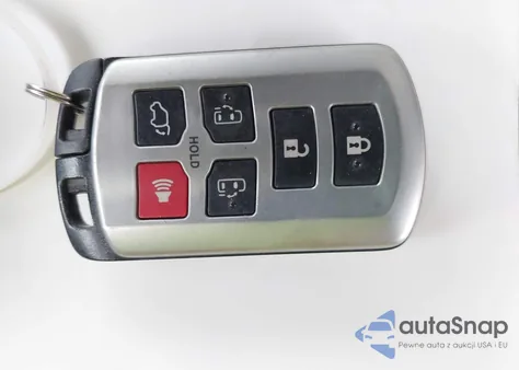 2013 Toyota Sienna Xle V6 8 Passenger z USA, uszkodzony, nr VIN 5TDYK3DC8DS364236